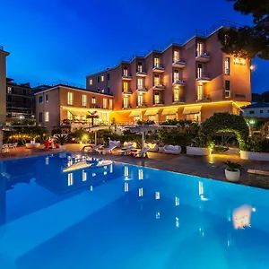 hotel-san-michele-celle-ligure.hotelitalianriviera.com/